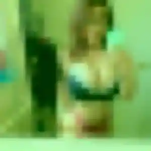 Rencontre Anne-Charlotte, 21 ans à Avignon en privé