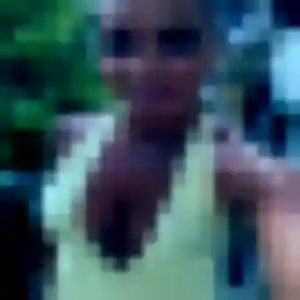 Charmante Estelle, 34 ans à Brech - voir sa photo