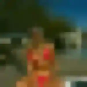 Contacte Geraldine, 23 ans à Divonne-les-Bains gratuitement