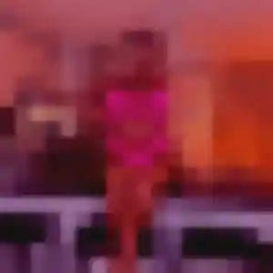 Découvre Penelope, 22 ans à Genay en privé