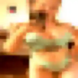 Photo de Mia à Halluin (23 ans) - rencontre plan cul sans inscription