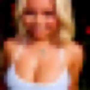 Photo sexy de Elena, 21 ans à Le Port - plan discret