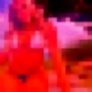 Ornella (19 ans) à Maen Roch attend une rencontre rapidement