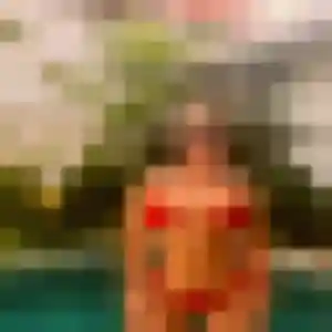 Dana (24 ans) à Versailles attend une rencontre maintenant